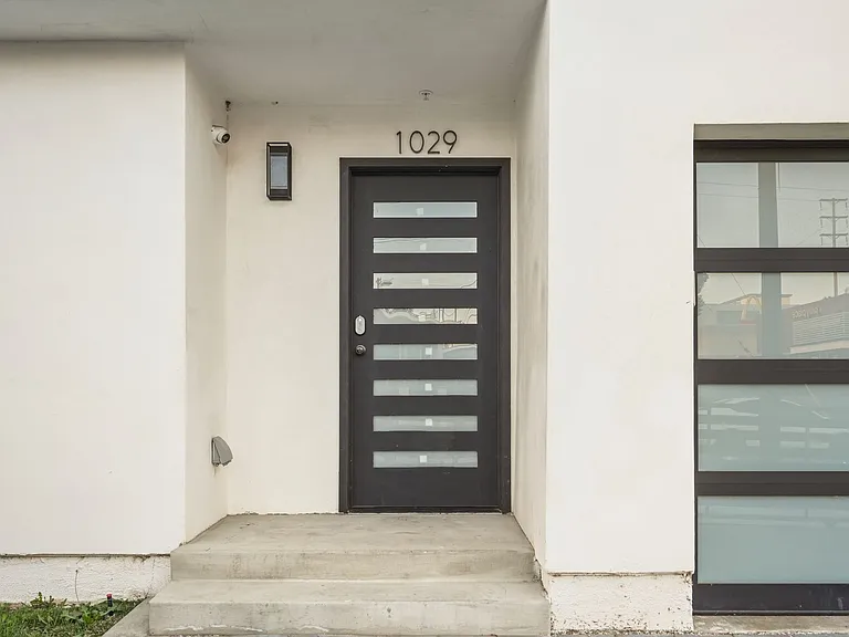 1029 Lord St — Photo 7