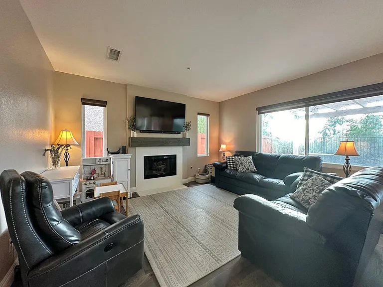 861 Pohl Pl — Photo 4