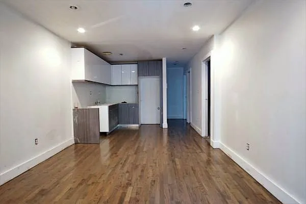 Rented by Premier Metro Realty Corp | media 34