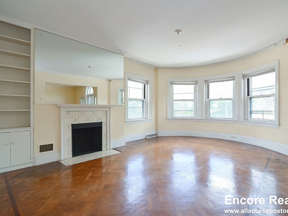 2nd image of 923 Beacon St #9