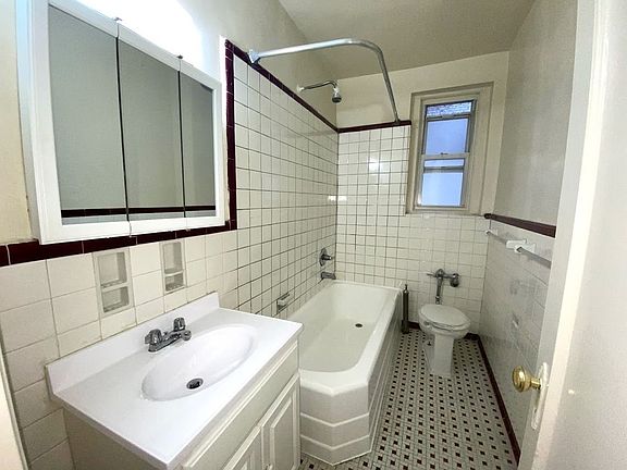 5th image of 65-74 Saunders St #1J
