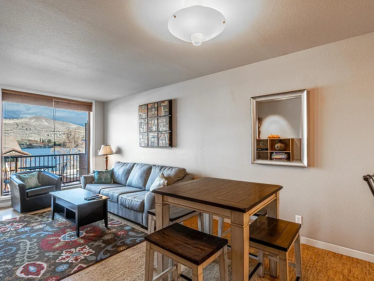 2220 W Woodin Ave #306 — Photo 5