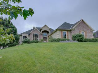 N65W12559 Sycamore Ln, Menomonee Falls, WI 53051
