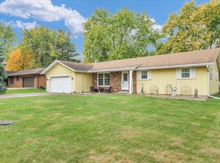 706 Hillside Dr, Monticello, IL 61856