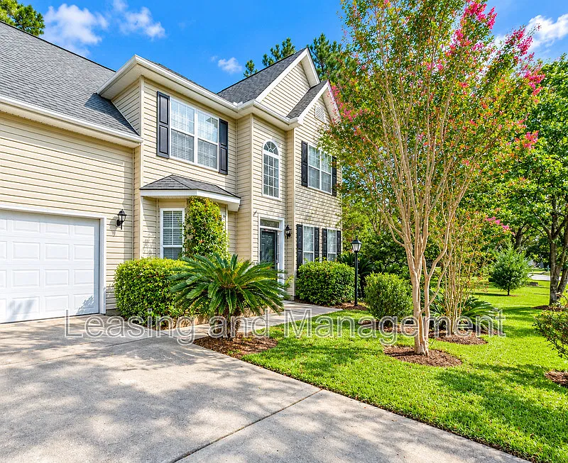4 bed, 2.5 bath, 2215 sqft, $2,850 — Photo 2