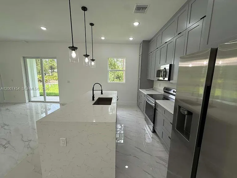 723 Epps Brown St E — Photo 8