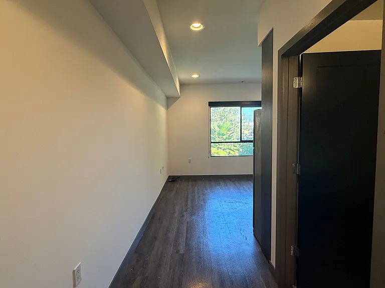 545 N Kenmore Ave — Photo 5
