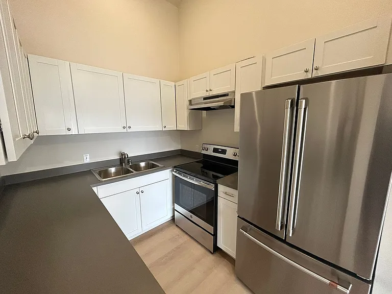3801 Beach Dr SW — Photo 3