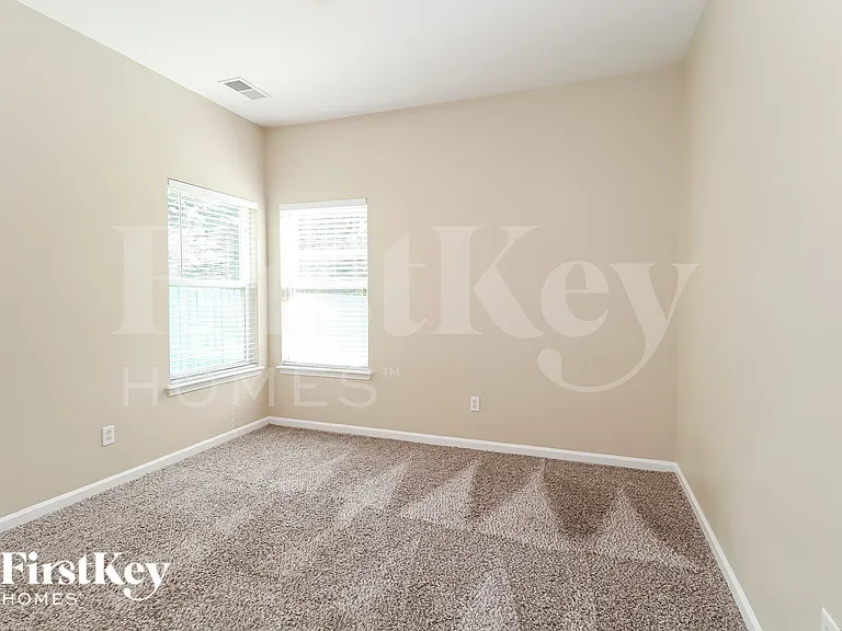 8019 Bushy Creek Dr — Photo 4