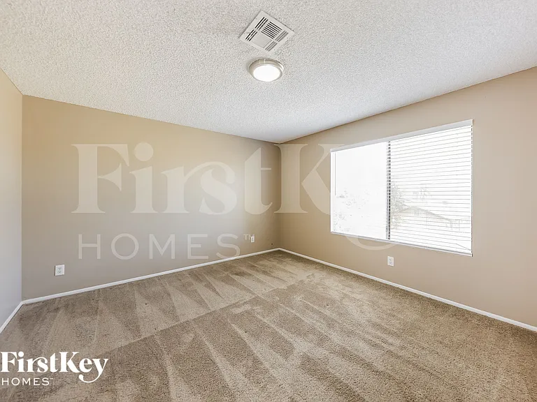 7418 W Cameron Dr — Photo 8