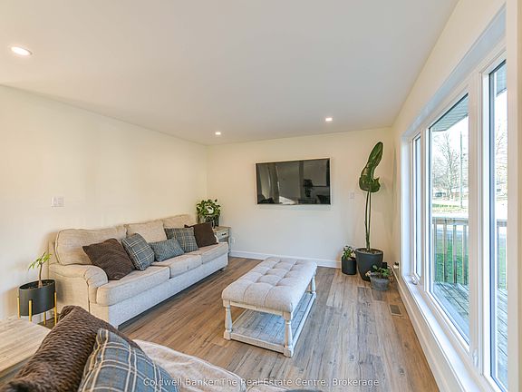 3rd image of 355 Louise St