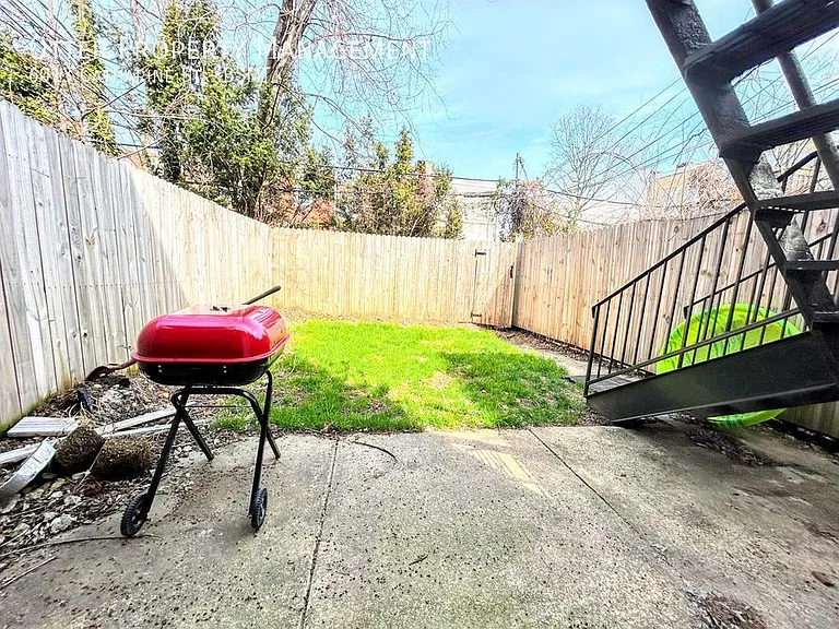 6013 Catharine St #BASEMENT — Photo 14