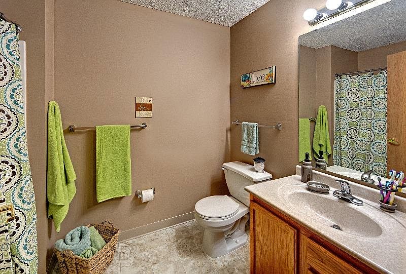 Spacious bathroom