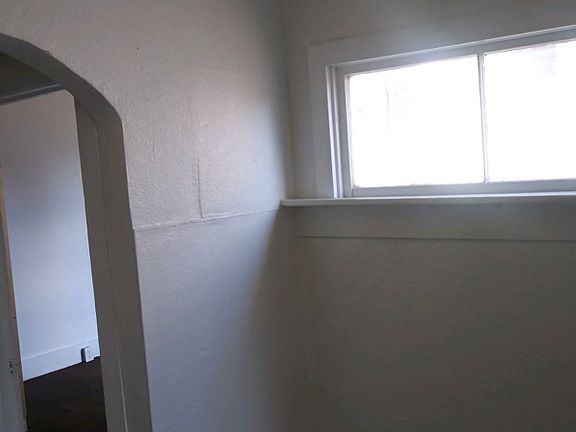 4th image of 1024 Marion Ave