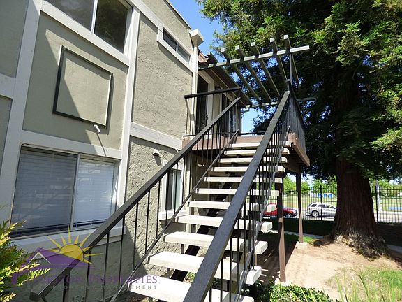 3rd image of 100 Luna Grande Cir Unit 8