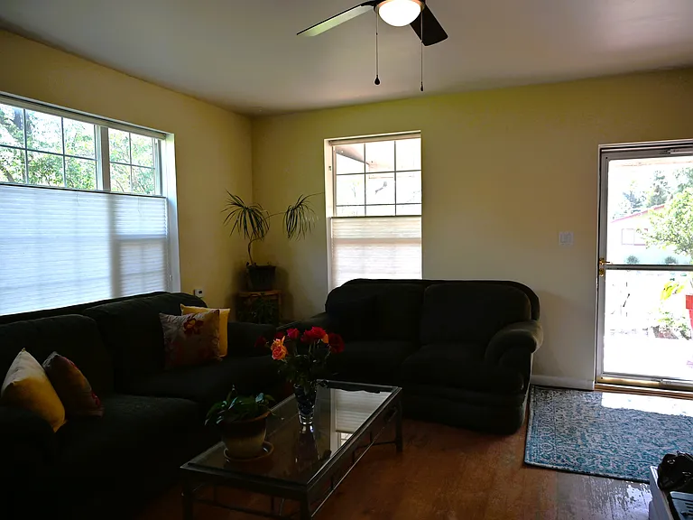 332 Howard St — Photo 10