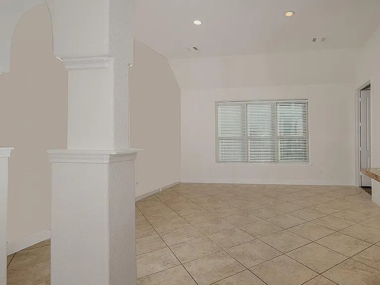 46 Caprice Bend Pl — Photo 16