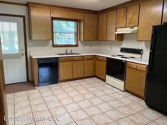 2nd image of 2314 Pineview Dr APT B
