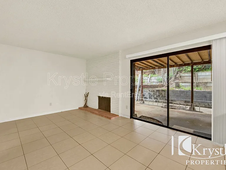 1398 Hale St — Photo 10