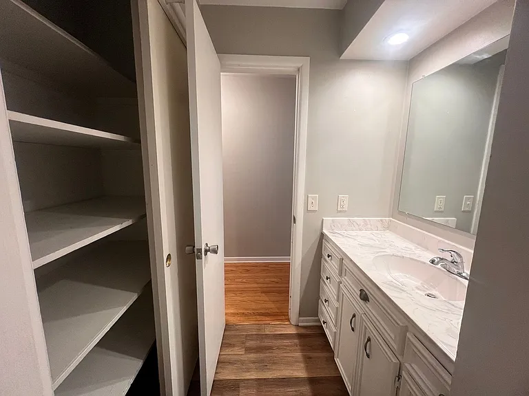964 Rosewood St — Photo 16