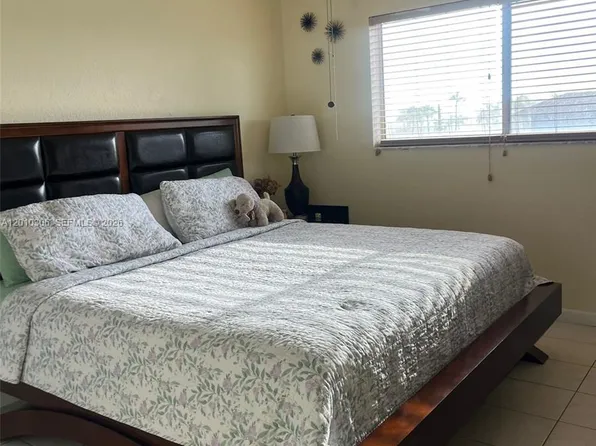 2735 W 52nd St APT 502, Hialeah, FL 33016