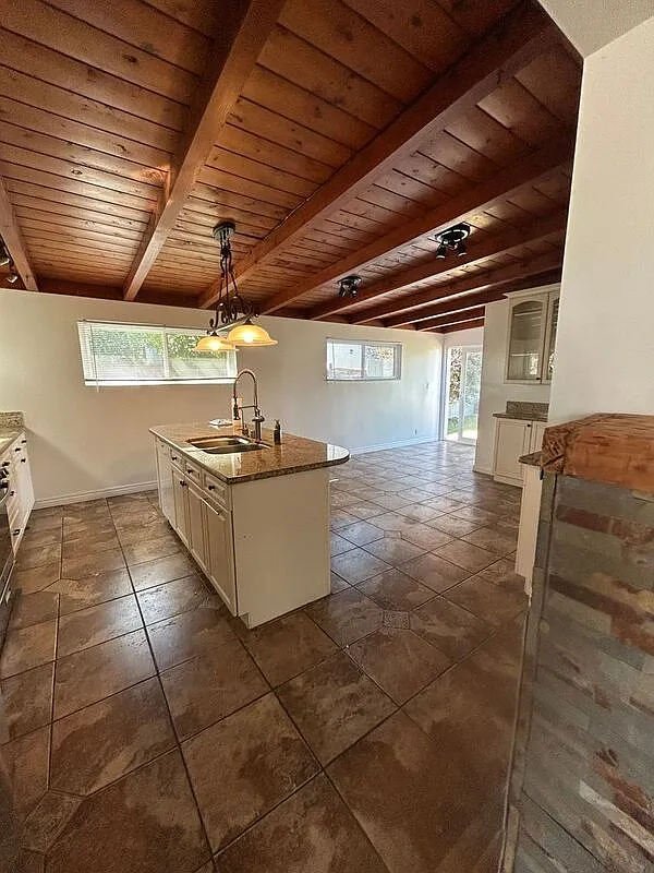 3 bed, 2.0 bath, 1320 sqft, $4,075 — Photo 3