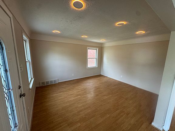 3rd image of 7717 W Parkway St
