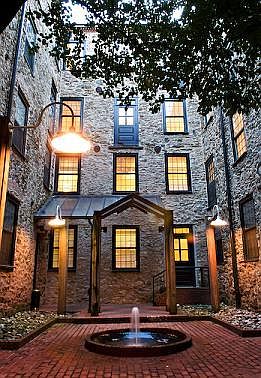 Beautiful Courtyard at Canal House
