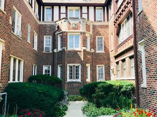 458 Winnetka Ave APT 310, Winnetka, IL 60093