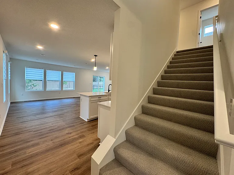 8704 SW Edgewater Dr — Photo 6