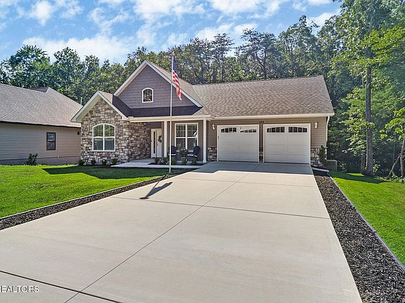4th image of 153 Hawes Cir