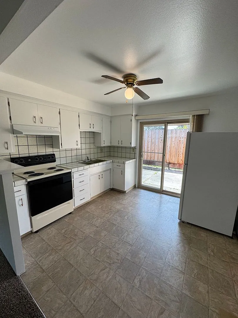 Hutchins 623 S — Photo 4
