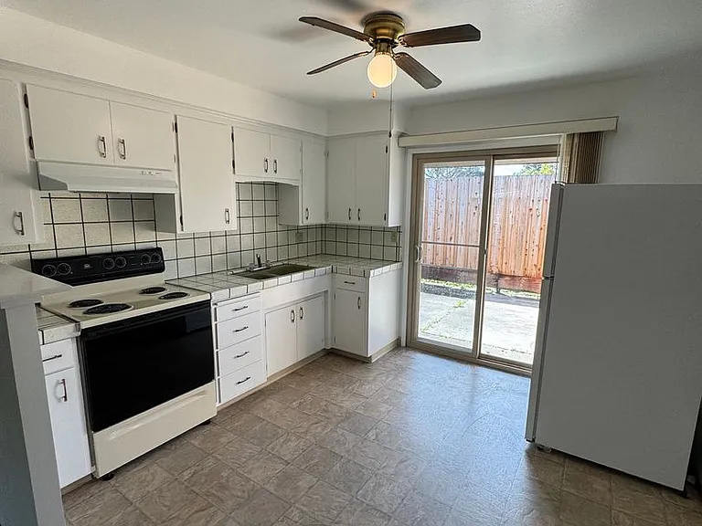 Hutchins 623 S — Photo 4