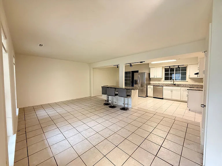 8720 Mornington Dr — Photo 4