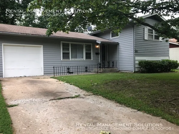 2821 SW Sunset Rd, Topeka, KS 66614