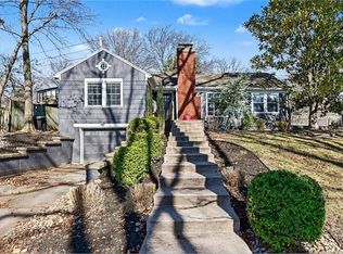 210 E Winthrope Rd, Kansas City, MO 64113