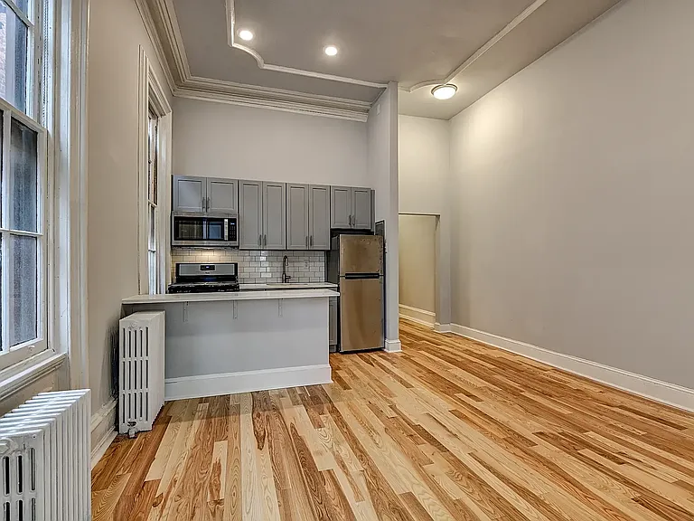 Spruce Street Apartments — Photo 7