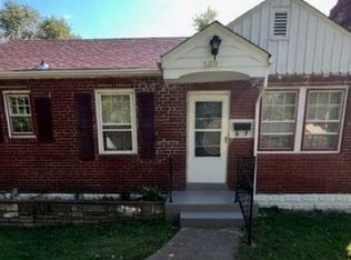 304 Newell Dr, Saint Louis, MO 63135