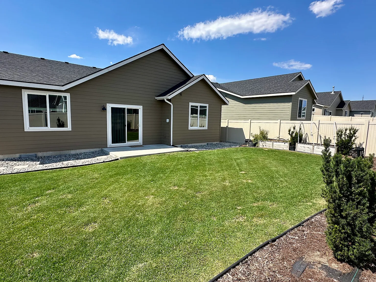 3 bed, 1823 sqft, $2,250 — Photo 1