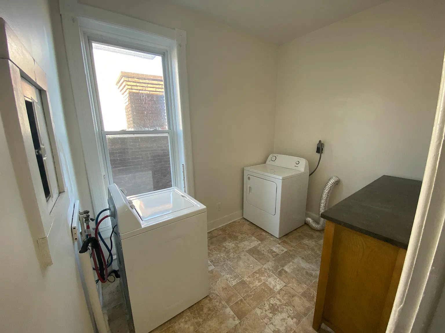 2 bed, 1200 sqft, $1,500 — Photo 4
