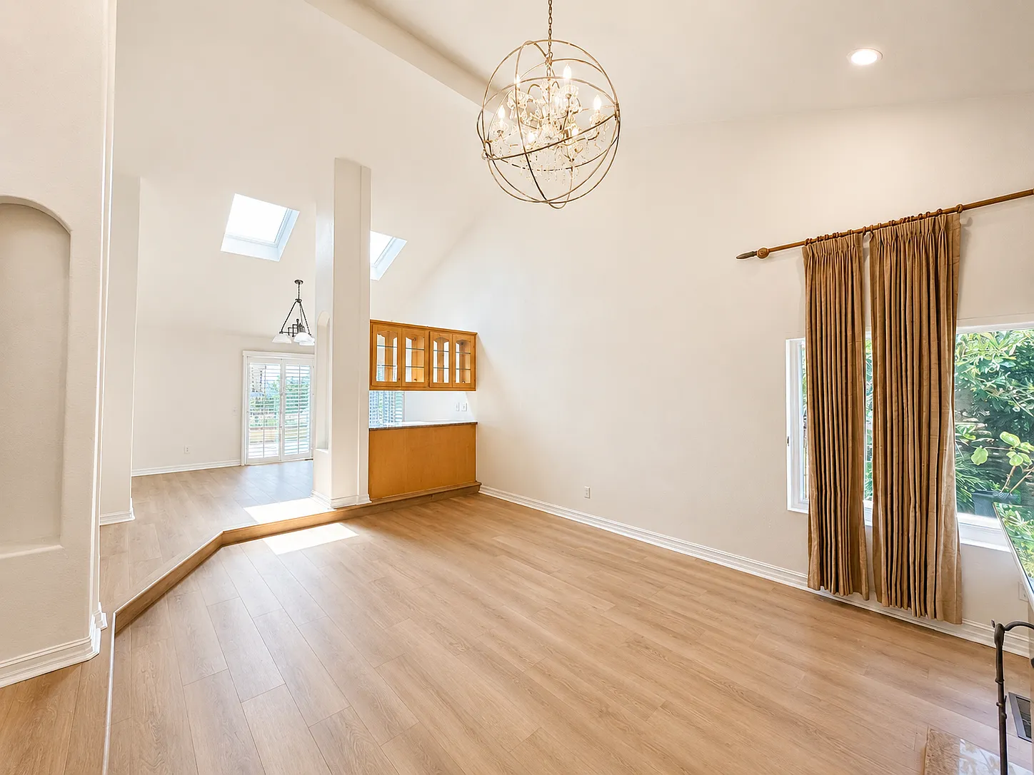 5 bed, 2904 sqft, $7,995 — Photo 3