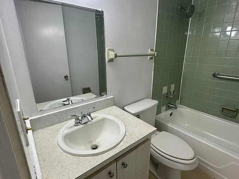 1830 Maravilla Ave #704 — Photo 12