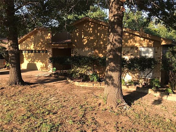 2nd image of 1021 Blue Carriage Ln N