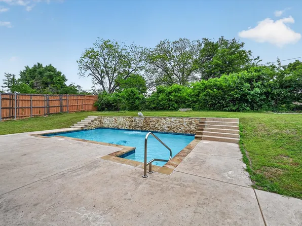 2026 Sheriff Dr, Grand Prairie, TX 75051