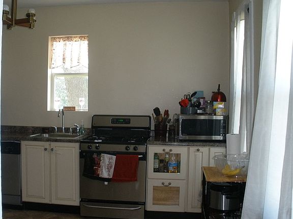 5th image of 330 N Main St