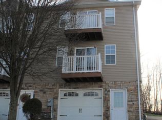 100 Top Of The Rock Dr, Morgantown, WV 26508