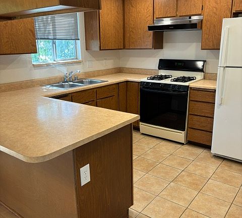2nd image of 1636 Willis St