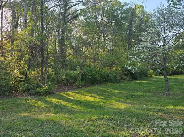 8 Northwest Blvd, Newton, NC 28658