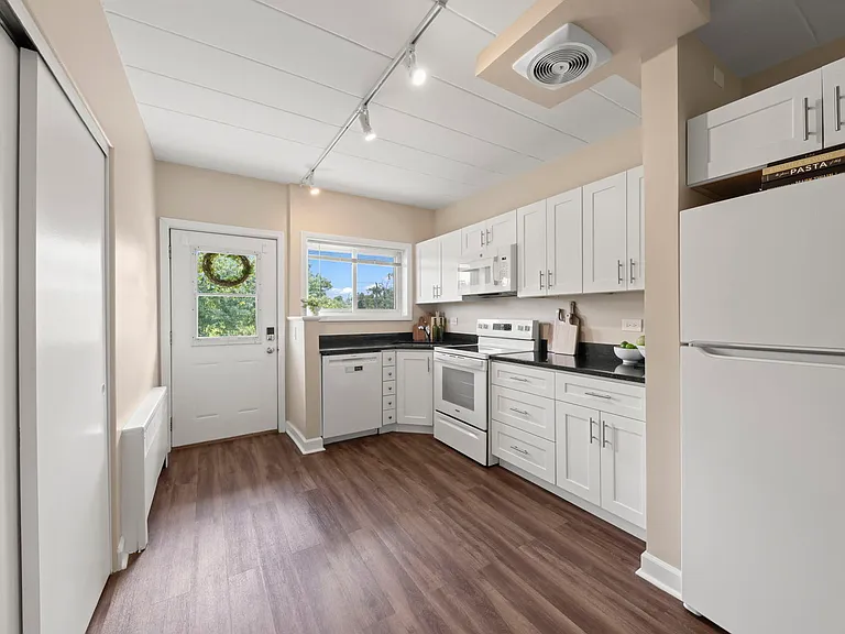 1307 College Ave #207 — Photo 3