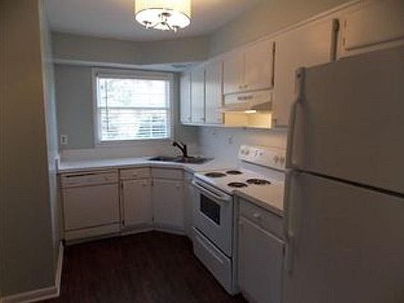 3rd image of 2040 Kings Gate Cir APT D